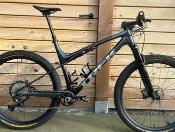 Used Trek Supercaliber SLR 9.8 XT Gen 2 2024 2024 Mountainbike, Black, 29 — image 2 of 9