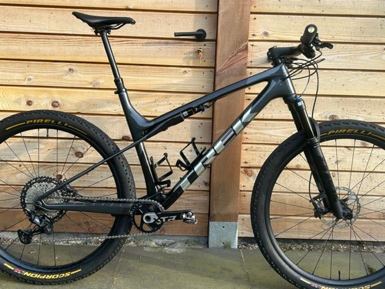 Used Trek Supercaliber SLR 9.8 XT Gen 2 2024 2024 Mountainbike, Black, 29 — image 2 of 9