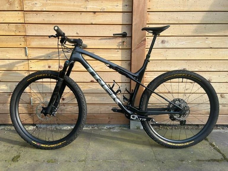 Used Trek Supercaliber SLR 9.8 XT Gen 2 2024 2024 Mountainbike, Black, 29 — image 3 of 9