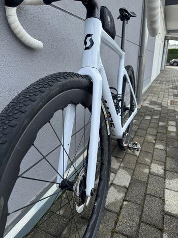 Used Scott Addict Gravel 10 2025 2025 Road & Gravel — image 3 of 6