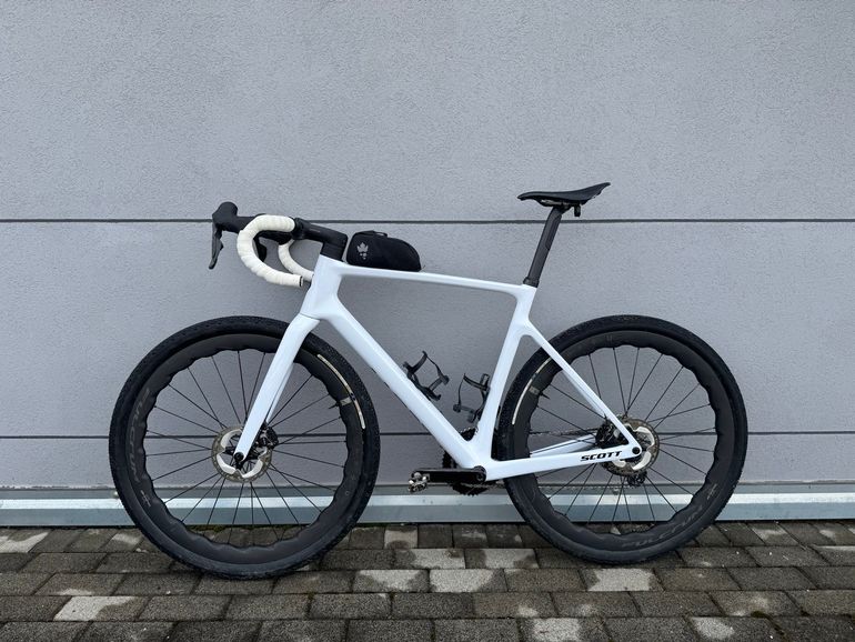 Used Scott Addict Gravel 10 2025 2025 Road & Gravel — image 2 of 6