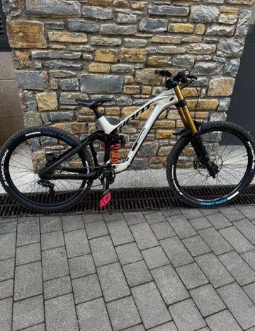 Used Giant Glory Advanced 2024 2024 Mountainbike, White, 29, 27.5 — image 1 of 5