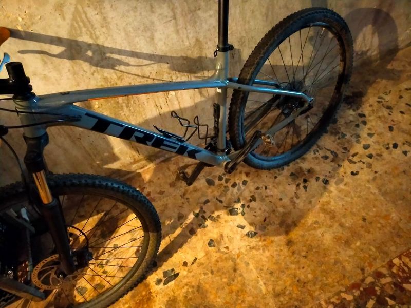 Used Trek marlin 6 Custom SRAM X9 2020 MTB