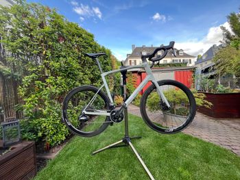 Used BMC Roadmachine 01 THREE 2021 2021 Road & Gravel, Green — image 4 of 5