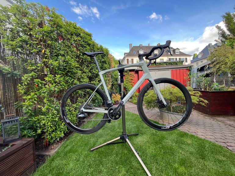 Used BMC Roadmachine 01 THREE 2021 2021 Road & Gravel, Green — image 4 of 5