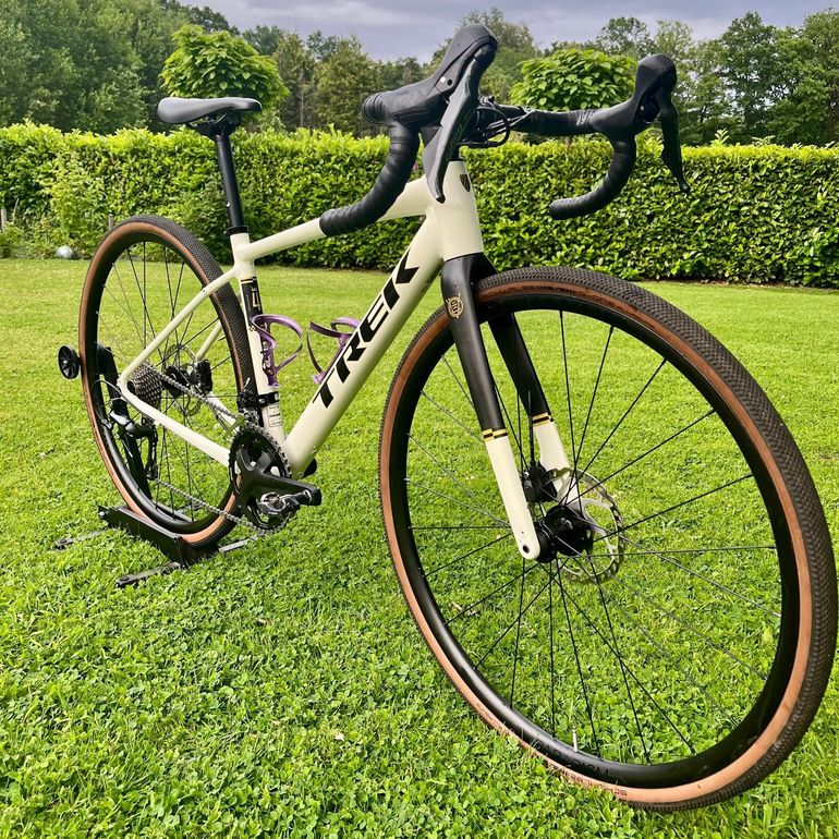 Used Trek Domane AL 4 Gen 4 2025 2025 Road & Gravel, Blanco — image 15 of 17