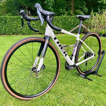 Used Trek Domane AL 4 Gen 4 2025 2025 Road & Gravel, Blanco — image 4 of 17