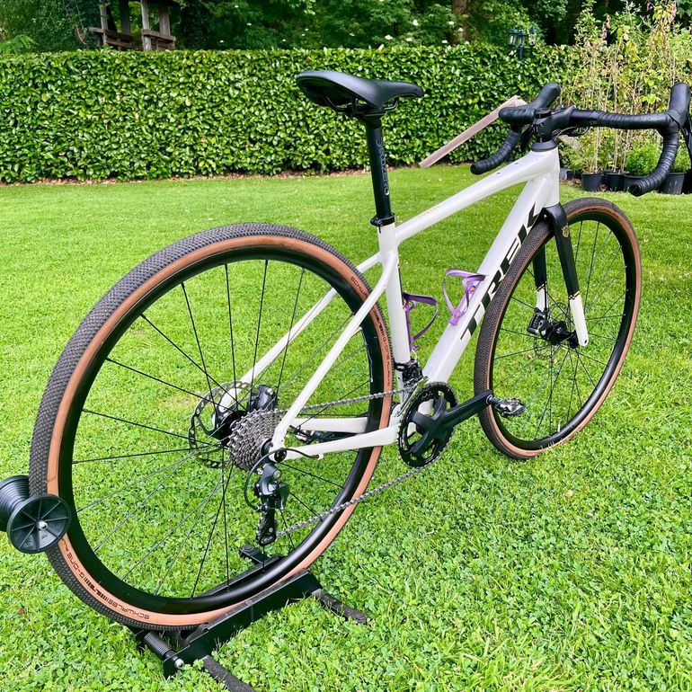Used Trek Domane AL 4 Gen 4 2025 2025 Road & Gravel, Blanco — image 14 of 17