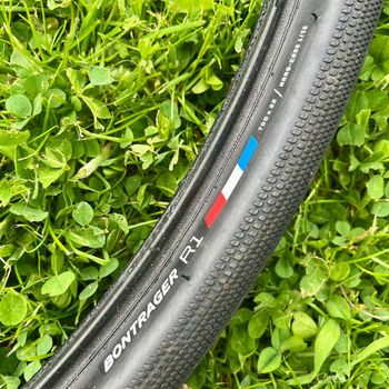Used Trek Domane AL 4 Gen 4 2025 2025 Road & Gravel, Blanco — image 7 of 17