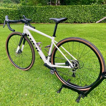 Used Trek Domane AL 4 Gen 4 2025 2025 Road & Gravel, Blanco — image 5 of 17