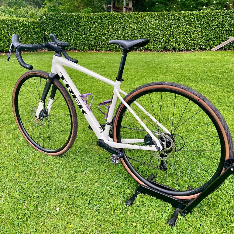 Used Trek Domane AL 4 Gen 4 2025 2025 Road & Gravel, Blanco — image 5 of 17