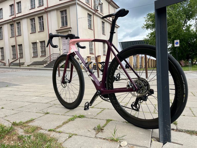 Used Trek Émonda SLR 9 eTap 2022 2022 Road & Gravel — image 3 of 13