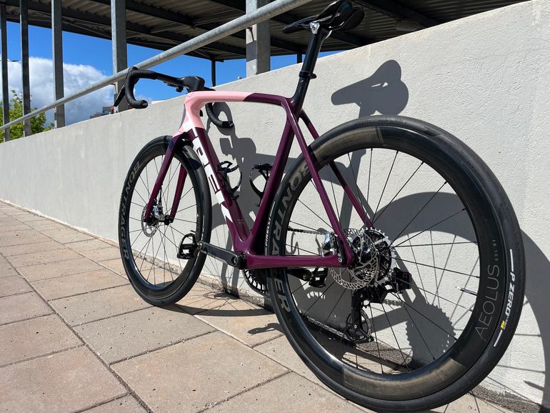 Used Trek Émonda SLR 9 eTap 2022 2022 Road & Gravel — image 11 of 13
