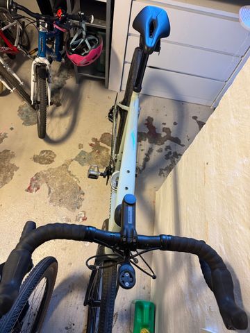 Used Specialized Diverge Comp E5 2022 2022 Road & Gravel, Green — image 4 of 11