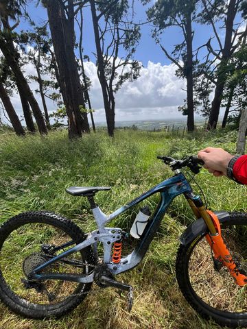 Używany Giant Reign Advanced 1 2024 2024 Mountainbike — zdjęcie 6 z 8