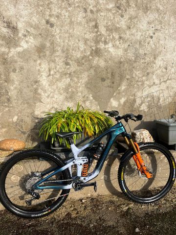 Używany Giant Reign Advanced 1 2024 2024 Mountainbike — zdjęcie 2 z 8