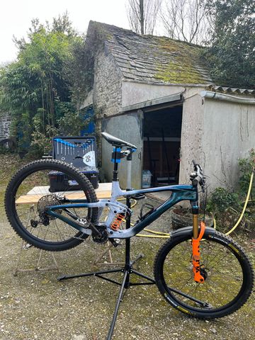 Używany Giant Reign Advanced 1 2024 2024 Mountainbike — zdjęcie 4 z 8