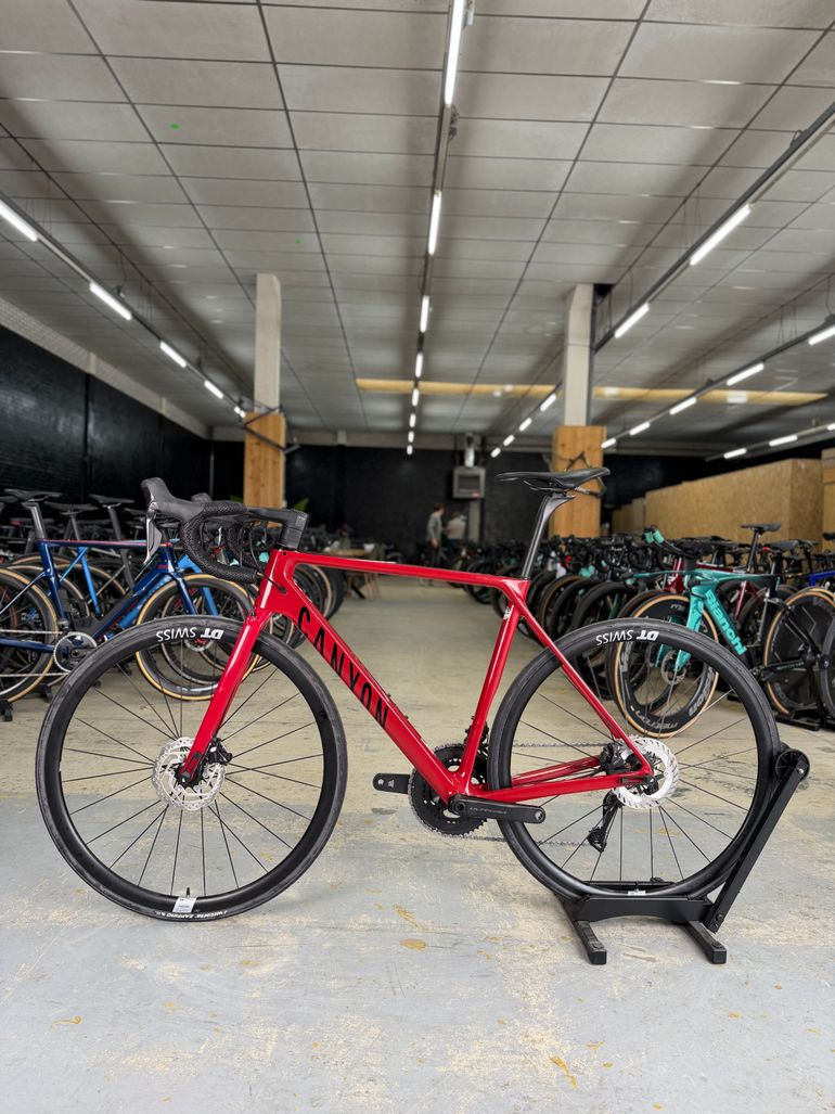Used Canyon Ultimate CF SL Di2 Carbon 2022 Road & Gravel, Rojo — image 17 of 24