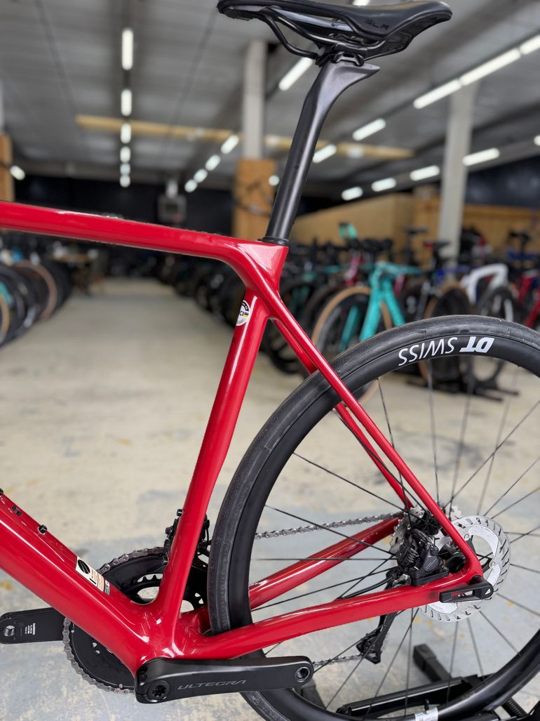 Used Canyon Ultimate CF SL Di2 Carbon 2022 Road & Gravel, Rojo — image 21 of 24