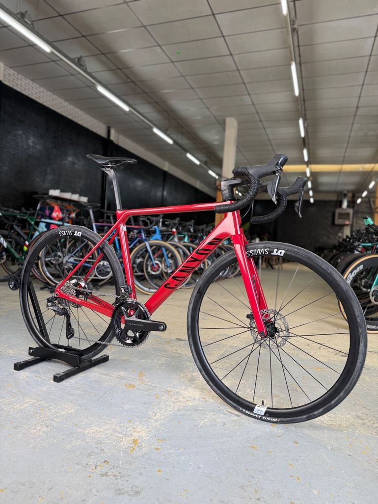 Used Canyon Ultimate CF SL Di2 Carbon 2022 Road & Gravel, Rojo — image 2 of 24
