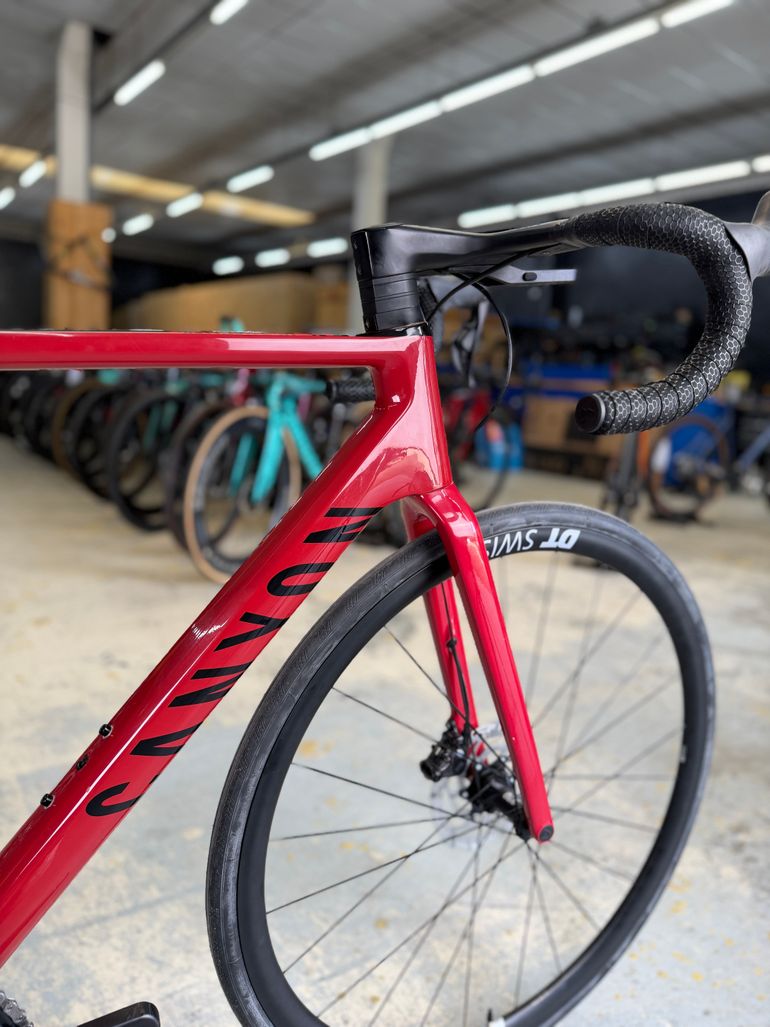 Used Canyon Ultimate CF SL Di2 Carbon 2022 Road & Gravel, Rojo — image 8 of 24