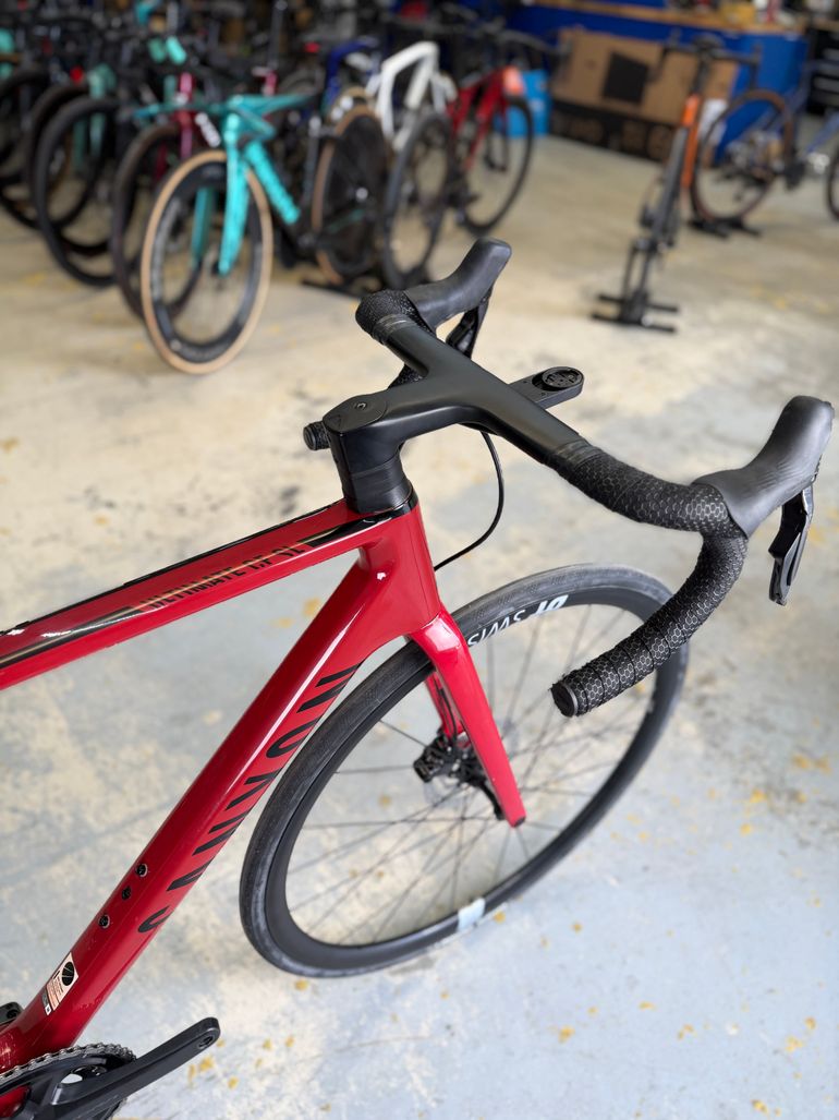 Used Canyon Ultimate CF SL Di2 Carbon 2022 Road & Gravel, Rojo — image 7 of 24