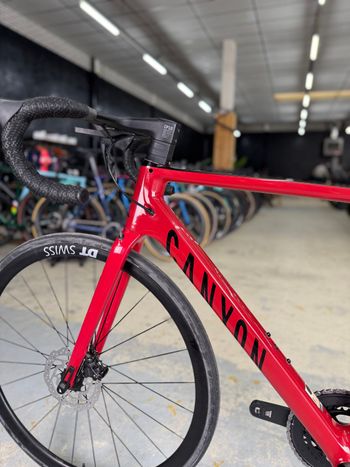 Used Canyon Ultimate CF SL Di2 Carbon 2022 Road & Gravel, Rojo — image 20 of 24