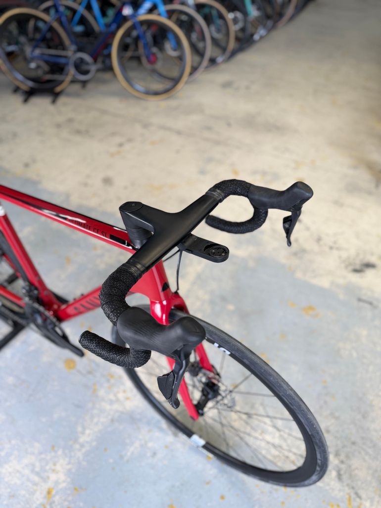 Used Canyon Ultimate CF SL Di2 Carbon 2022 Road & Gravel, Rojo — image 5 of 24