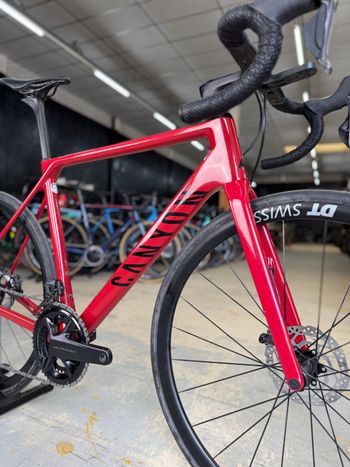 Used Canyon Ultimate CF SL Di2 Carbon 2022 Road & Gravel, Rojo — image 4 of 24