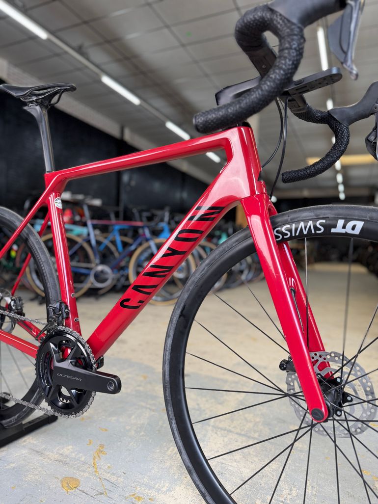 Used Canyon Ultimate CF SL Di2 Carbon 2022 Road & Gravel, Rojo — image 4 of 24