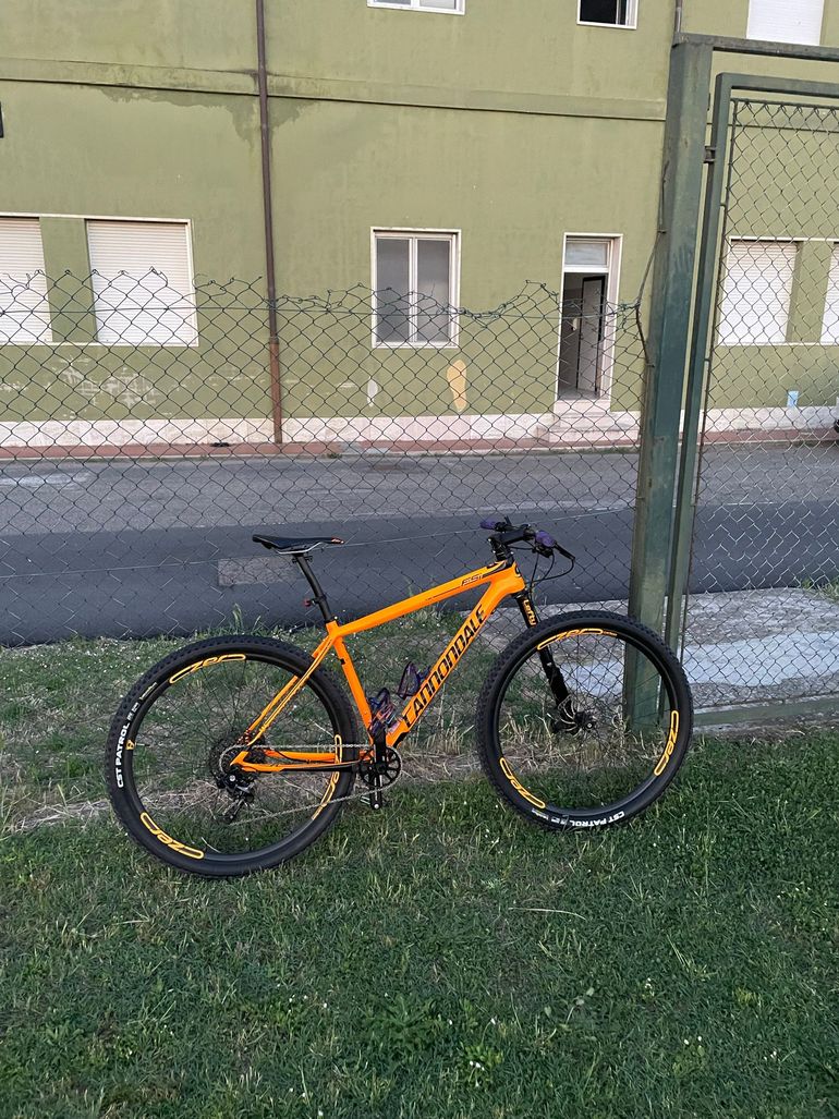 Used Cannondale F-Si Carbon 2 2017 2017 Mountainbike, Orange — image 2 of 13