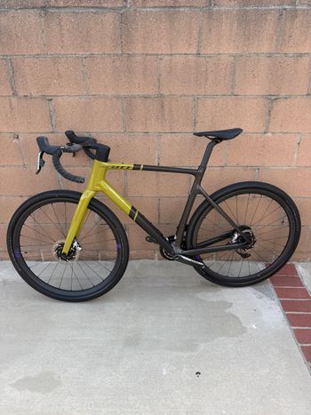 Used Scott Addict Gravel Tuned 2024 2024 Road & Gravel, Black — image 2 of 19