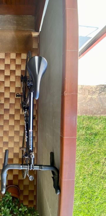 Used Cannondale SuperSix EVO Shimano 105 2017 Road & Gravel, Black — image 2 of 8