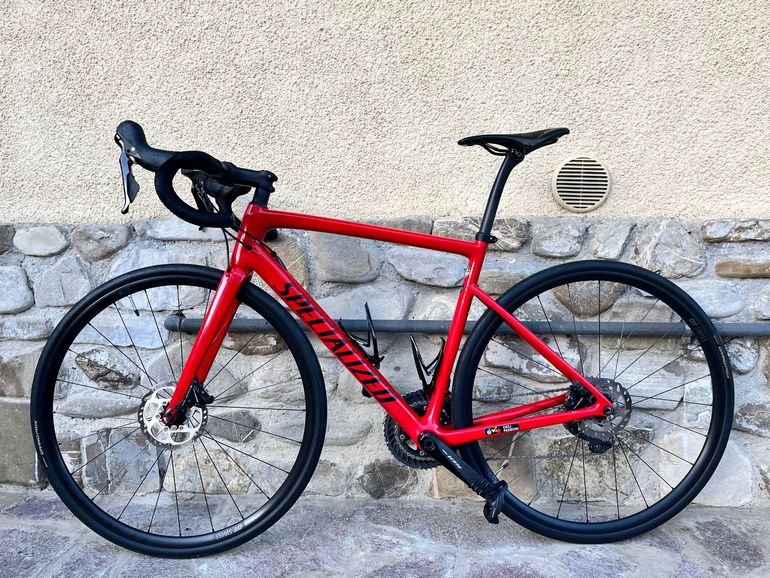 Used Specialized Tarmac Shimano 105 2023 Road & Gravel, Red — image 2 of 8