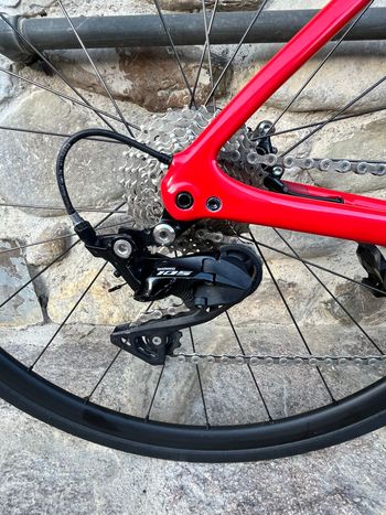 Used Specialized Tarmac Shimano 105 2023 Road & Gravel, Red — image 3 of 8