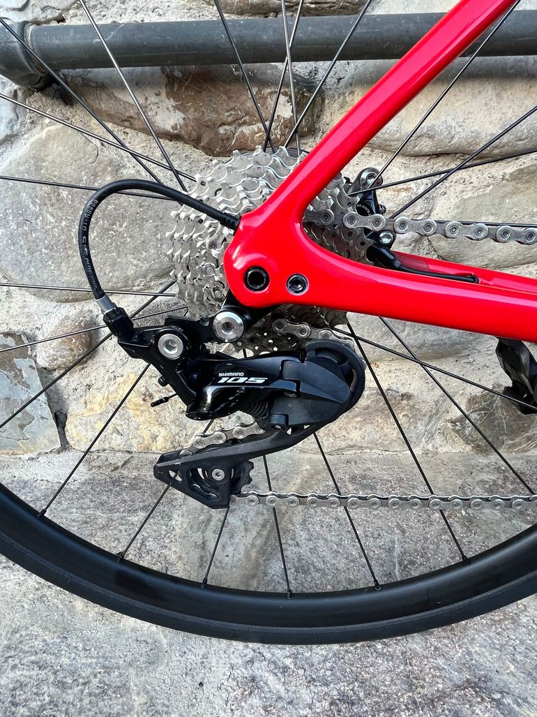 Used Specialized Tarmac Shimano 105 2023 Road & Gravel, Red — image 3 of 8