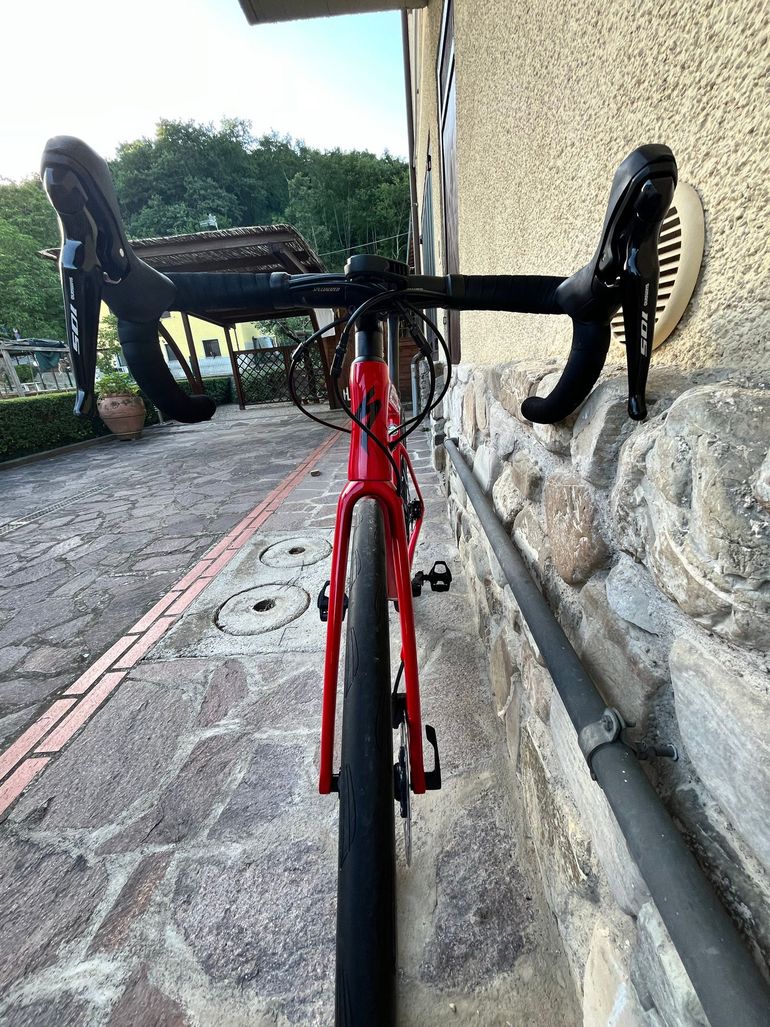Used Specialized Tarmac Shimano 105 2023 Road & Gravel, Red — image 7 of 8