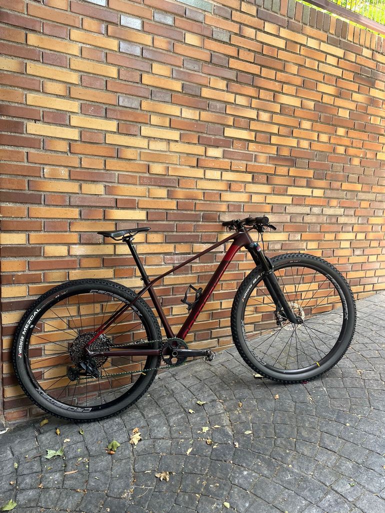 Used Mondraker PODIUM CARBON 2022 2022 Mountainbike, Rojo — image 1 of 11