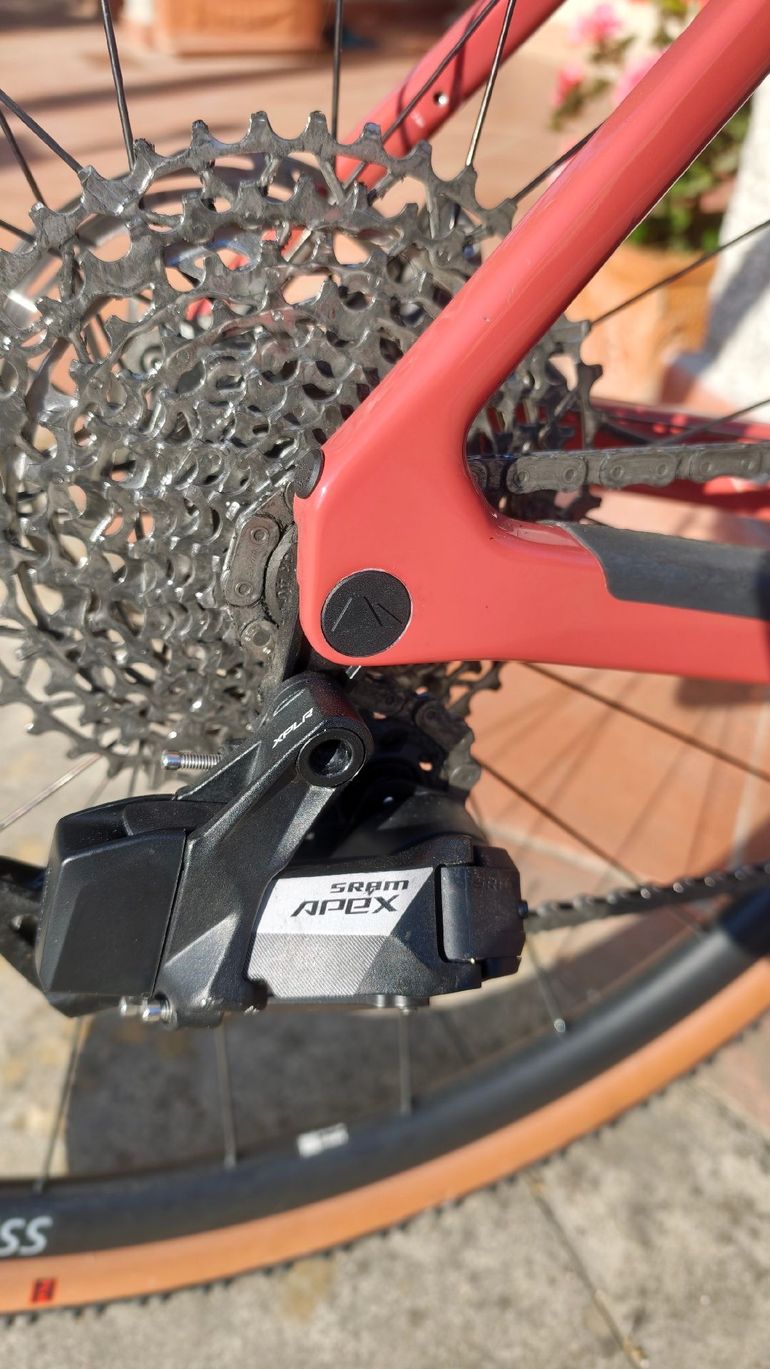 Used Canyon Grizl CF SL 6 AXS 2023 2023 Road & Gravel, Rojo — image 6 of 15