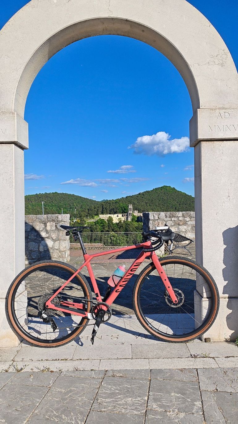 Used Canyon Grizl CF SL 6 AXS 2023 2023 Road & Gravel, Rojo — image 1 of 15