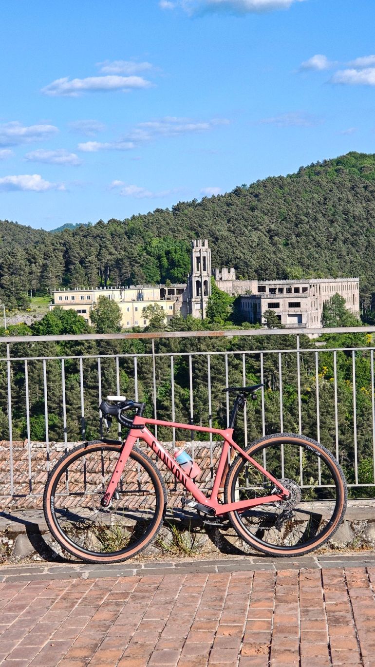 Used Canyon Grizl CF SL 6 AXS 2023 2023 Road & Gravel, Rojo — image 2 of 15
