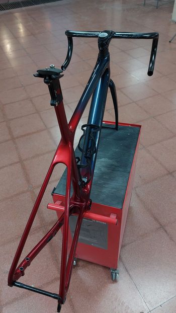 Used Giant Tcr Frameset 2022 Road & Gravel — image 3 of 13