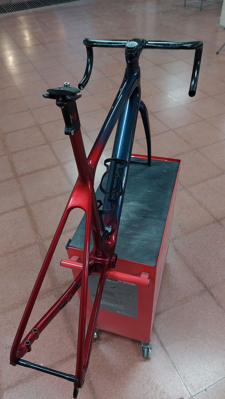Used Giant Tcr Frameset 2022 Road & Gravel — image 3 of 13