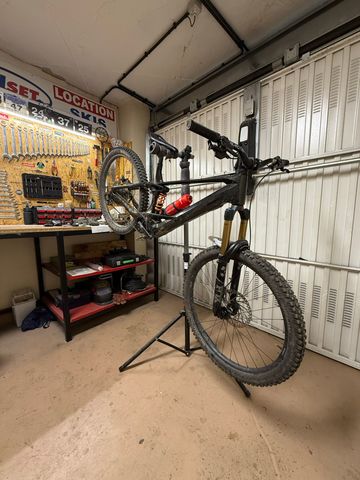 Tweedehands Orbea WILD M-TEAM 2024 2024 Mountainbike — afbeelding 3 van 5