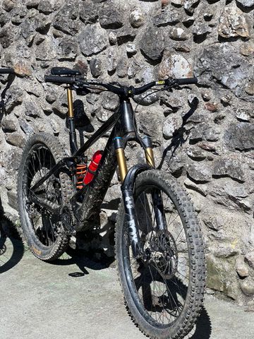Tweedehands Orbea WILD M-TEAM 2024 2024 Mountainbike — afbeelding 2 van 5