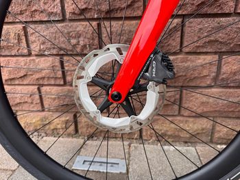 Used BMC BMC Roadmachine 01 AMP Two 2025 2025 Road & Gravel, Red — image 11 of 20