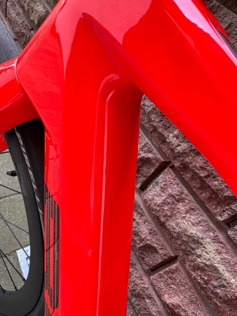 Used BMC BMC Roadmachine 01 AMP Two 2025 2025 Road & Gravel, Red — image 14 of 20