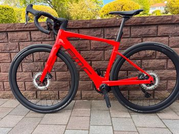 Used BMC BMC Roadmachine 01 AMP Two 2025 2025 Road & Gravel, Red — image 2 of 20