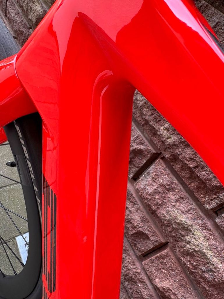 Used BMC BMC Roadmachine 01 AMP Two 2025 2025 Road & Gravel, Red — image 13 of 20