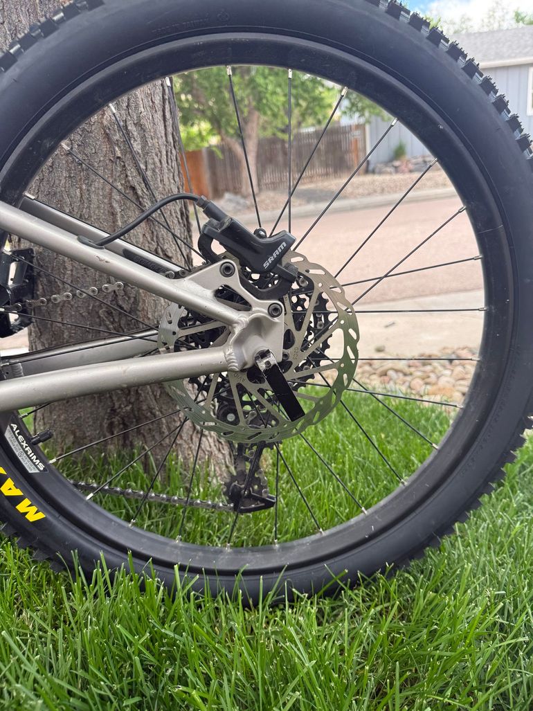 Used Commencal META HT 24 2026 2026 Youth, Light Gray — image 6 of 8